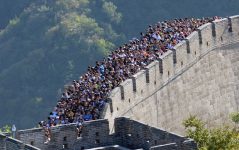 homens-abrem-buraco-na-muralha-da-china-para-encurtar-caminho-e-geram-danos-irreversiveis;-veja-imagens