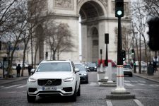 paris-anuncia-que-ira-triplicar-tarifa-de-estacionamento-de-suvs-em-setembro;-valor-pode-chegar-a-r$-96-por-hora